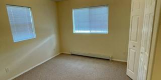 2 Bedroom 1 1/2 Bathroom - Close to Campus - Centrally Located Gallery 21