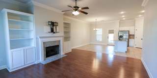 Beautiful 3 bedroom/2 bathroom in Willow Heights Gallery 1