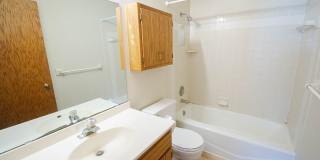Upstairs condo with garage space in great NW location! Gallery 13