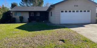 3 BED / 2 BATH HOME CLOSE TO DOWNTOWN! 3 BED / 2 BATH HOME CLOSE TO DOWNTOWN! Gallery 1