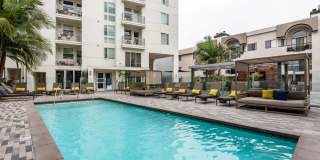 Desmond at Wilshire Gallery 1