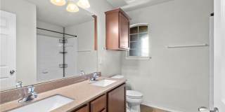 GORGEOUS 4-bedroom 2.5 bathroom house in The Landing at Clear Creek! Gallery 18