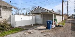 Remodeled 3BR/2BA Brick Bungalow - Fireplace, Finished Basement & Garage Gallery 27