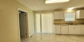 205 Henry Street Pensacola, FL 32507 MOVE IN SPECIAL: HALF OFF first full month of rent!!! Gallery 12