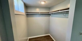 NEWLY UPDATED 2 BEDROOM AVAILABLE NOW Gallery 7