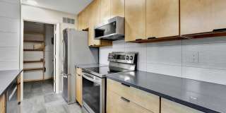 Spacious and bright condo located in a quiet area that boasts the perfect combination of style and comfort. Gallery 13