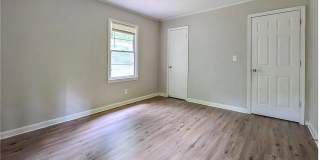 Charming Family Home | 3-4 Bedrooms | Large Yard | Convenient Location Gallery 5
