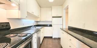 Top floor Woodlake condo, corner location Gallery 1