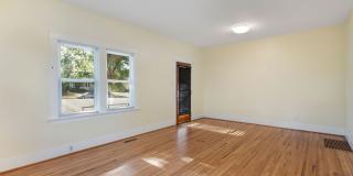 2 Bedroom 1 Bath Duplex Gallery 8
