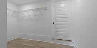 Spacious 5-Bedroom with Fenced Yard & Modern Amenities Gallery 34