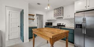 Beautifully Updated 2/2 Cottage - Available now! Gallery 10