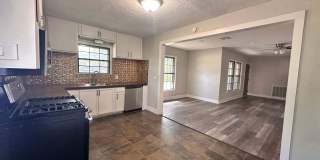 Charming 3 Bed 2 Bath Home with Bonus Den and Detached Garage Gallery 10