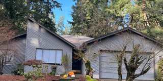 Large one level home with secluded backyard! Gallery 1