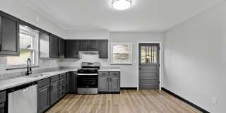 Stunning 3 bed, 2 bath home in East Hills available August 1! Gallery 6
