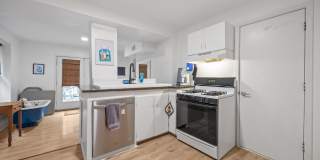 Charming 1 Bed, 1 Bath Duplex with Office/Flex Space near Five Points, Downtown Raleigh Gallery 7