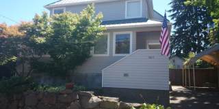 Spacious 5-Bedroom Magnolia Home with Rooftop Deck & Lake Views Gallery 1