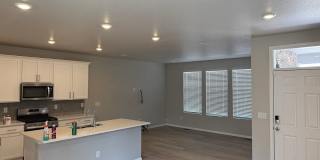 Spacious 3BR House in Aurora Gallery 4