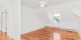 552 N Broadway Gallery 13