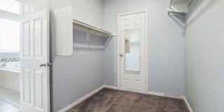 6746 N Glasner Gallery 42