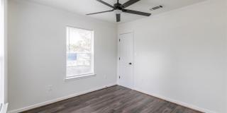 2208 Gurley Avenue Gallery 16