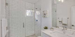 Columbia Heights 2BR 2BA w/Parking & Private Patio Garden Gallery 21