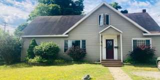 Spacious Home in Gaylord Gallery 1