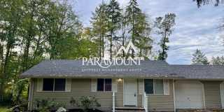 Cute 2 Bedroom + Den Duplex in Gig Harbor Gallery 1