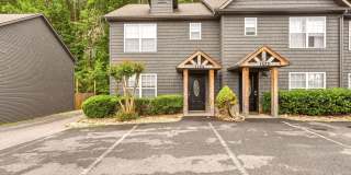 Sevierville 37862 - 2 Bedroom, 2.5 Bath Townhome - Contact Lisa Vineyard (865) 216-9334 Gallery 1