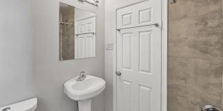 637 N 32nd St Gallery 13