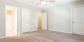 Room in 4 Bedroom Home at Warm Springs Ln Gallery 32