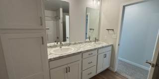 NEW CONSTRUCTION - 3 bed/2 bath townhomes Gallery 15