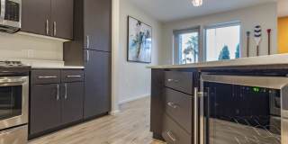 Yacht Harbor Club Gallery 21