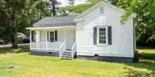Recently Refreshed Two Bedroom Home! Gallery 1