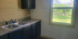 2 Bedroom House Backyard! Gallery 10