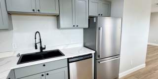 Downtown Clermont - Beautifully Renovated 2-Bed/1-Bath Upstairs Unit with Stunning Lake Minneola Views- Gallery 23