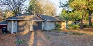 Lovely 2 BD | 1 BA | Renovated Duplex | Spacious Backyard | Stoneridge Community | Tualatin | Single-Level Living Gallery 1