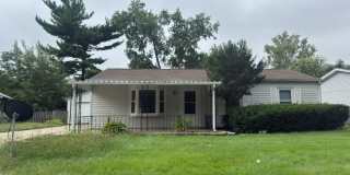 Spacious 3-Bedroom Home with Fully Fenced Private Yard & Detached Garage Gallery 1