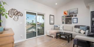 Beautiful 3 bed 2.5 baths "fully furnished" townhouse in the charming neighborhood of University Heights. Gallery 8