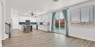 Desirable 4 Bedroom Home with Pool near Summerlin! Gallery 7
