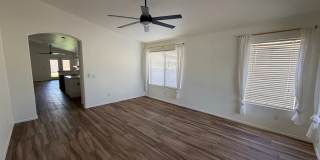 Cozy Home for Rent in East Mesa! **NEW FLOORING THROUGHOUT** Gallery 7