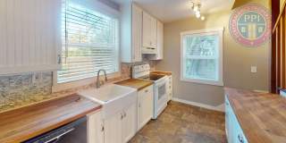 Adorable Canby Home, Cozy Gas Fireplace, Private Fenced Yard, Cat or Dog Friendly (2 max) Gallery 1