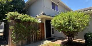 Bright 2-bedroom, 1-bath Townhouse-style Condo in San Jose Gallery 1