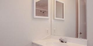 Fantastic 3br End-Unit Town Home in highly sought Silver Spring Neighborhood - Ready mid-June Gallery 13
