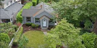Charming Cottage in First Addition in Lake Oswego! Gallery 36