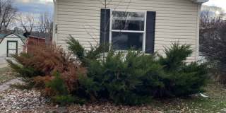 Wonderful 3 Bed 2 Bath In-Town Gallery 1