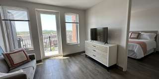 Red Oak at 409 Elm Street Gallery 6