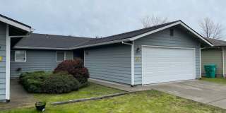 Nice 2 Bedroom 1 Bathroom Duplex-Grants Pass Gallery 3