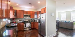 Three Bed Graduate Hospital Home Gallery 1