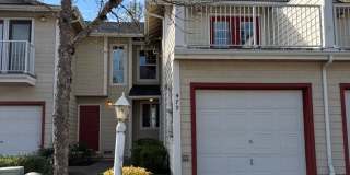 (867) 479 NE Conifer Blvd - 3 Bed / 1.5 Bath Townhome Gallery 1