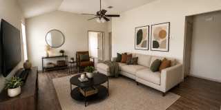 4 Bed House - North of UT Campus Gallery 3